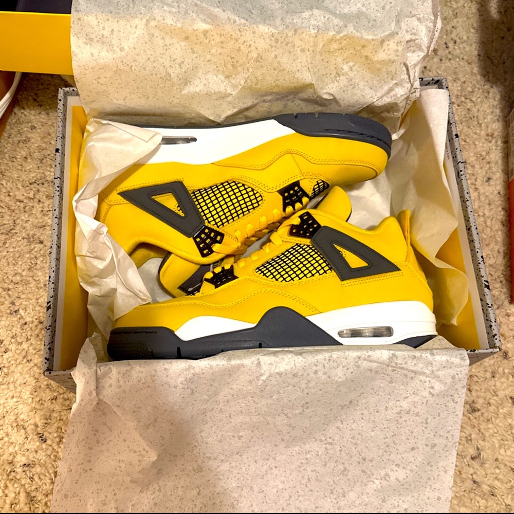 Jordan 4 Lightning 2021 (Size 10 BRAND NEW)